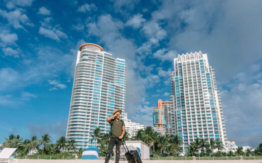 107282888 1691433092210 traveler man for the first time in miami south be 2023 01 25 11 40 56 utc