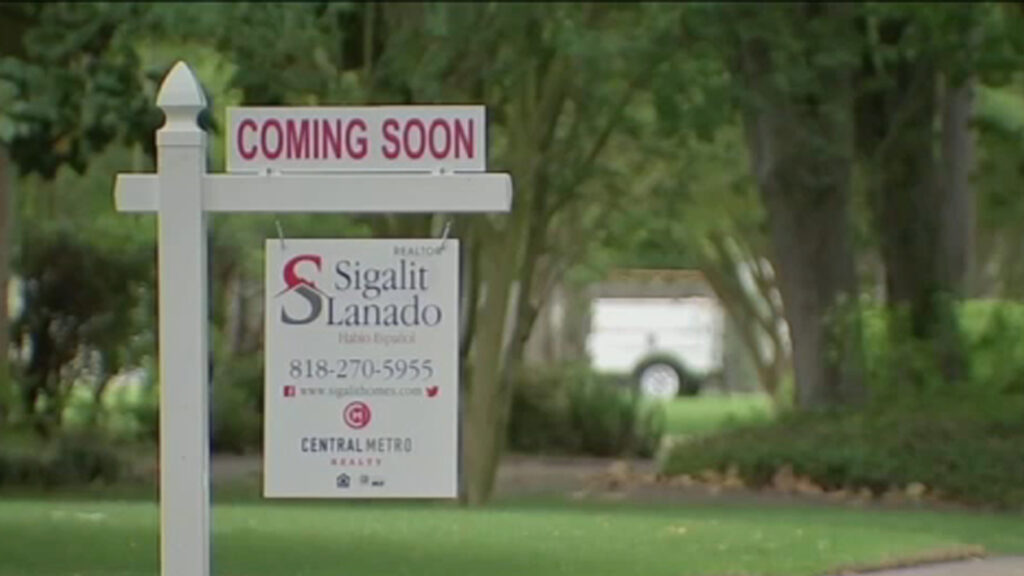 Real estate market cools in reaction to the new school year, expert says 2 13629241 081023 ktrk real estate img