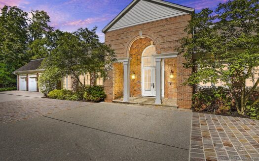 35weebetookentry21200xx2000 1125 0 104