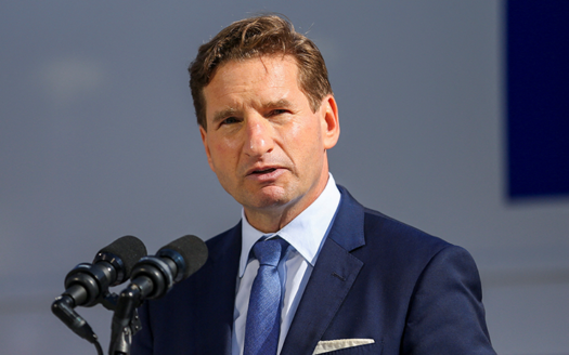 DeanPhillips102723 740