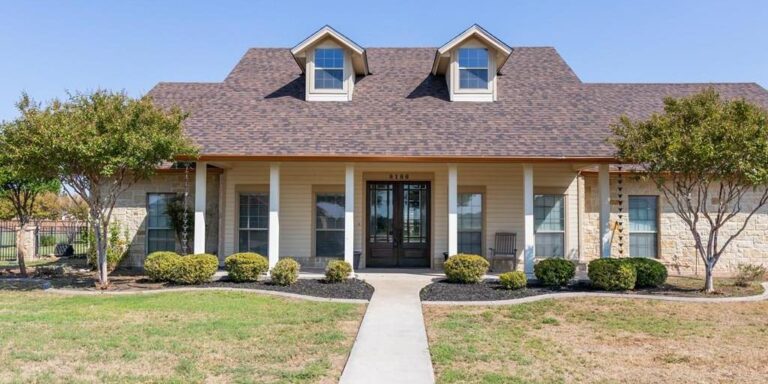 REAL ESTATE: Spacious Residence in Prestigious Iron Horse Subdivision 3 REAL ESTATE: Spacious Residence in Prestigious Iron Horse Subdivision