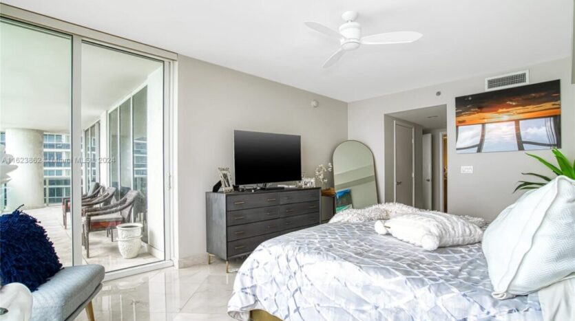 magnificent condo with breathtaking ocean view interior room