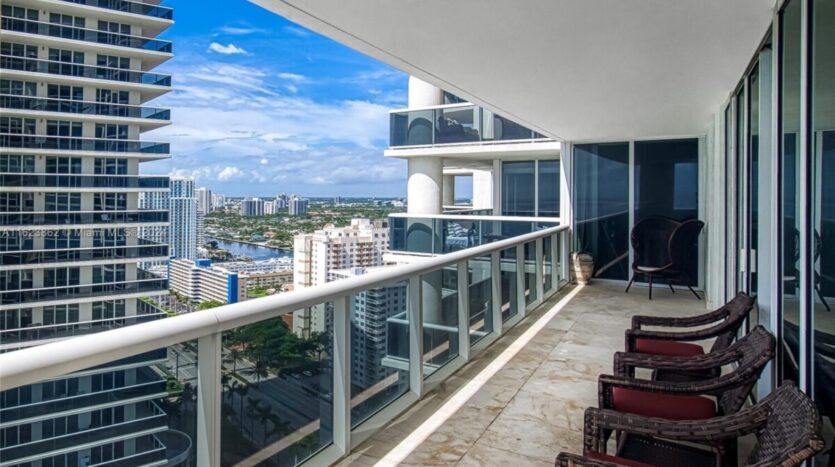 magnificent condo with breathtaking ocean view interior balcony 2