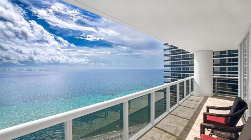 magnificent condo with breathtaking ocean view interior balcony