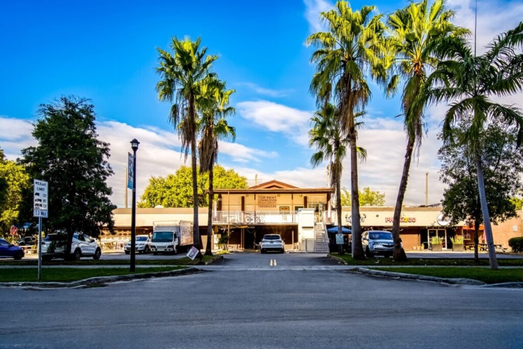 Closed Deal:long term NNN restaurant lease North Miami Beach signed! 2 17010 w dixie 07 resized