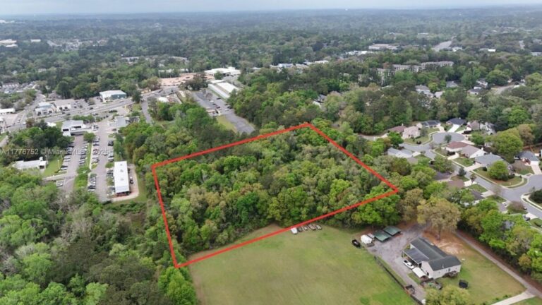 Closed deal 2025: 1,79 dry and buildable lot for only $56,000 Spring Hill!!